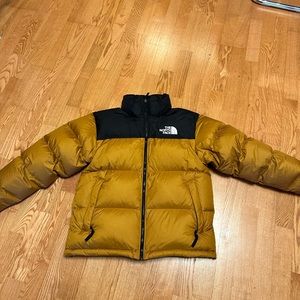 BRAND NEW NORTH FACE RETRO STYLE PUFFER